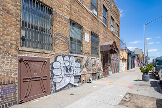 19 Thames St in Brooklyn, NY - Building Photo - Building Photo