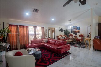 8521 NW 53rd St in Lauderhill, FL - Building Photo - Building Photo