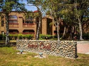 Indian Creek in Redwood City, CA - Foto de edificio - Building Photo