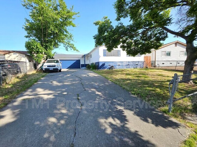 1830 Nightingale Ave in Stockton, CA - Building Photo - Building Photo