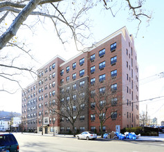 3677-3681 White Plains Rd in Bronx, NY - Foto de edificio - Building Photo