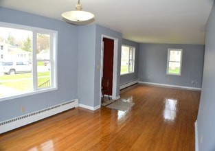 605 Iowa Ave in Decorah, IA - Building Photo - Building Photo