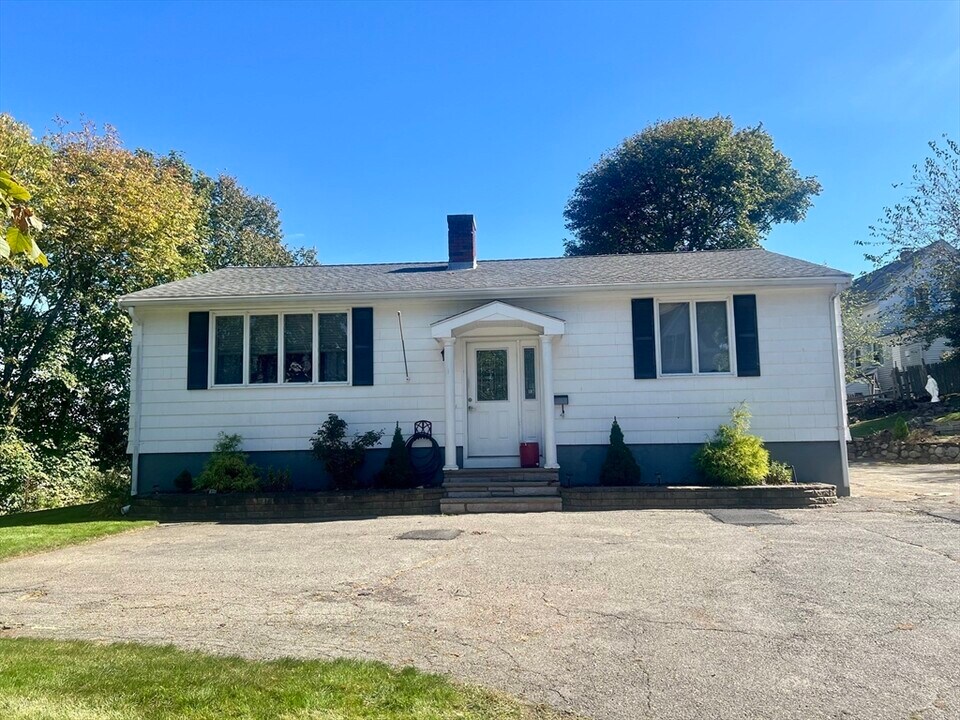 24 Lily St in Lynn, MA - Building Photo