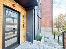 427 19th Ave E in Seattle, WA - Building Photo