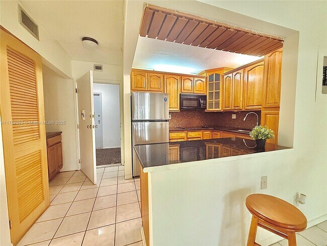 1465 NE 123rd St in Miami, FL - Building Photo - Building Photo