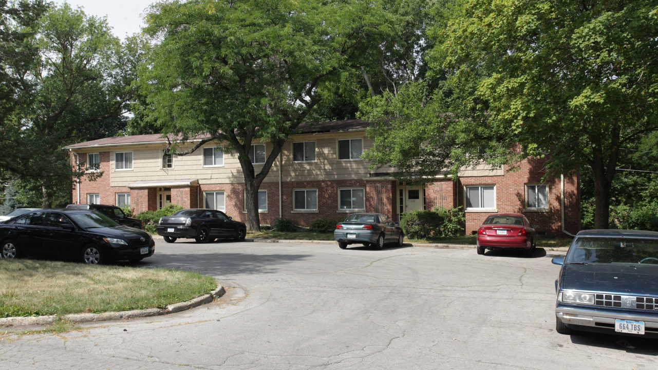 University Terrace Apartments in Des Moines, IA - Foto de edificio