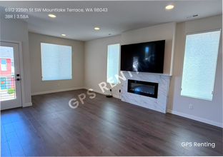 6912 225th St SW in Mountlake Terrace, WA - Foto de edificio - Building Photo