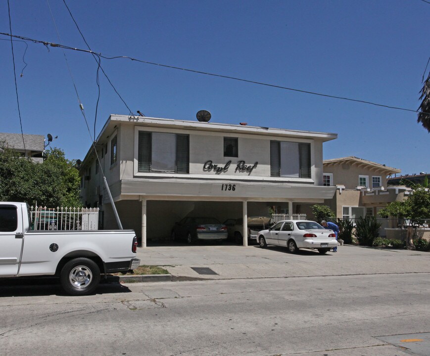 1736 N Normandie Ave in Los Angeles, CA - Foto de edificio