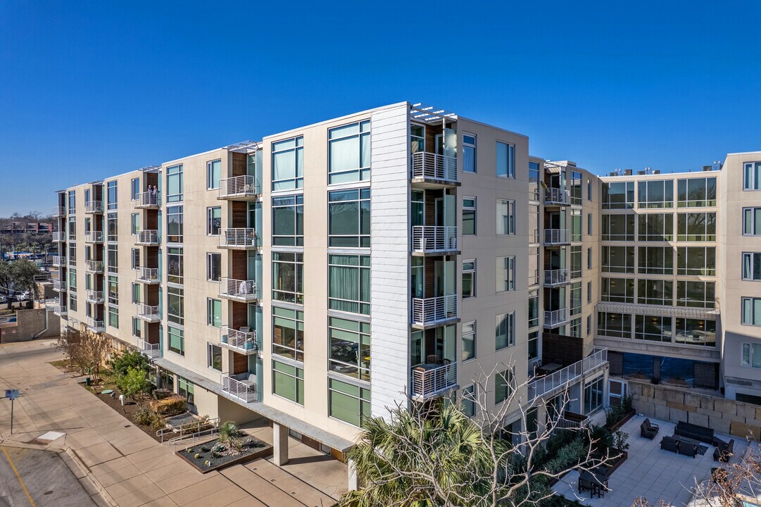 Bridges on the Park Condos in Austin, TX - Foto de edificio