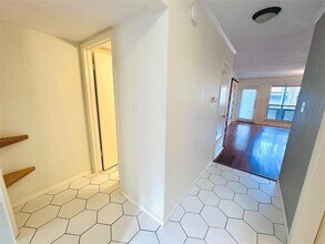 1101 Hollow Creek Dr in Austin, TX - Building Photo - Building Photo