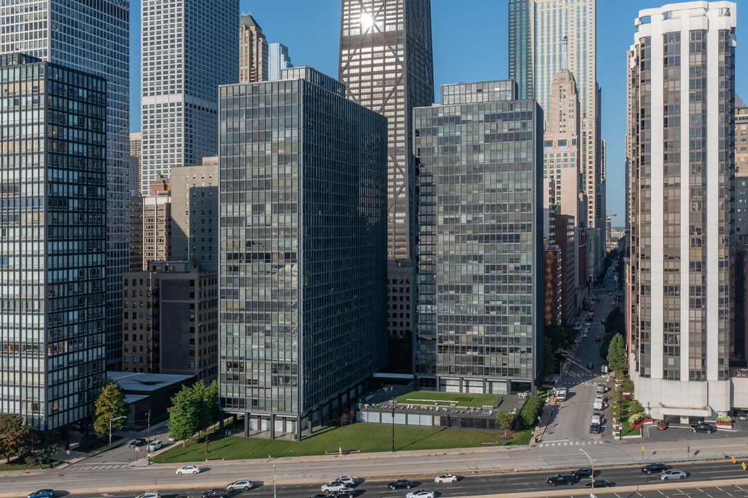 The Esplanade Apartments in Chicago, IL - Building Photo