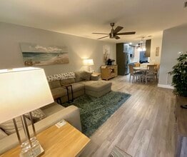 10036 63rd Ave N, Unit 16 in St. Petersburg, FL - Foto de edificio - Building Photo