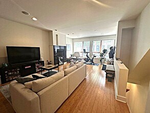 1620 W Augusta Blvd in Chicago, IL - Building Photo - Building Photo