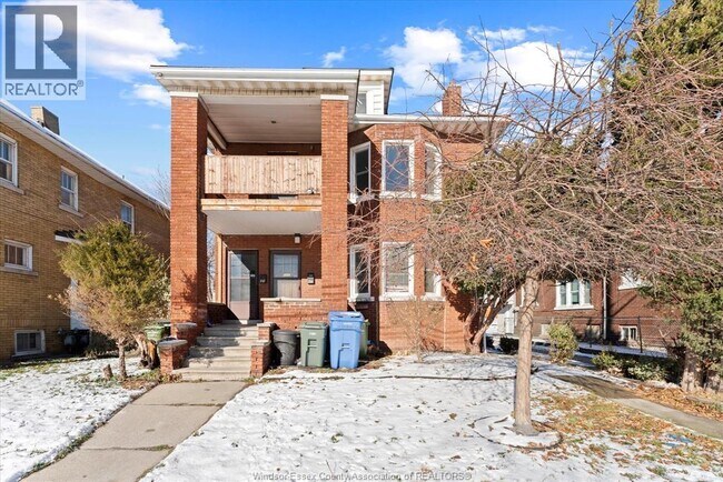 234-234 Giles Blvd E in Windsor, ON - Building Photo - Building Photo