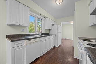 751 Monticello Dr in Naperville, IL - Building Photo - Building Photo