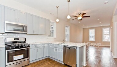 827 N Francisco Ave in Chicago, IL - Building Photo - Building Photo