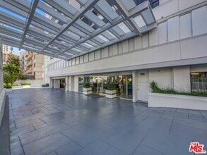 10660 Wilshire Blvd, Unit 608 in Los Angeles, CA - Foto de edificio - Building Photo