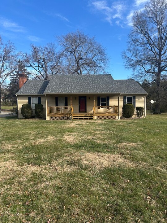 11272 Cauthorne Rd in Glen Allen, VA - Building Photo