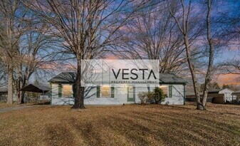 35 E Silverleaf Dr in Hendersonville, NC - Building Photo