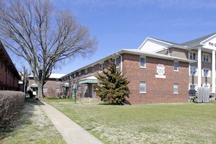 King's Apartments in Springfield, MO - Building Photo