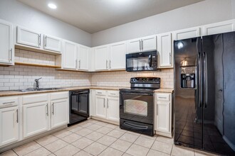 6134 Pecan Tree in San Antonio, TX - Building Photo - Building Photo