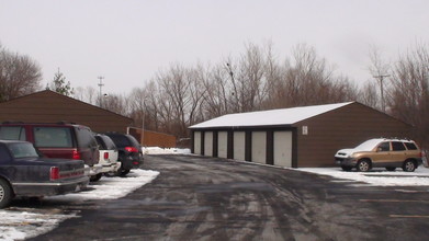 Pioneer Road Apartments in Crest Hill, IL - Building Photo - Building Photo