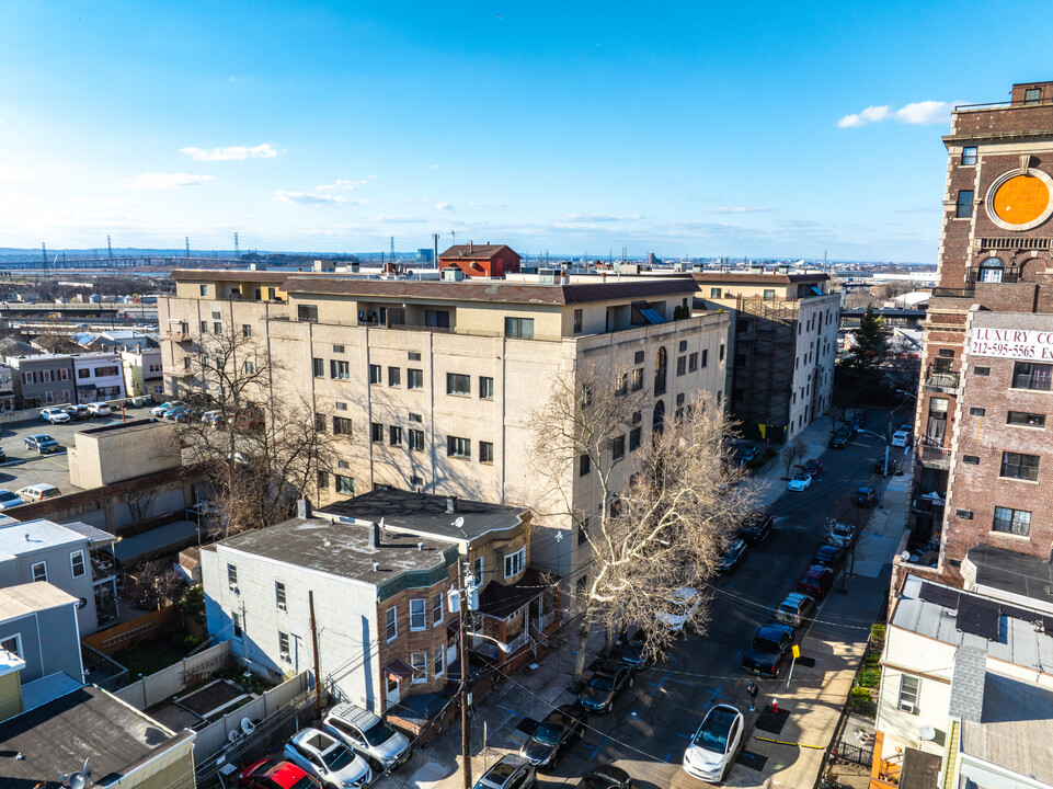 Brunswick Towers in Jersey City, NJ - Building Photo