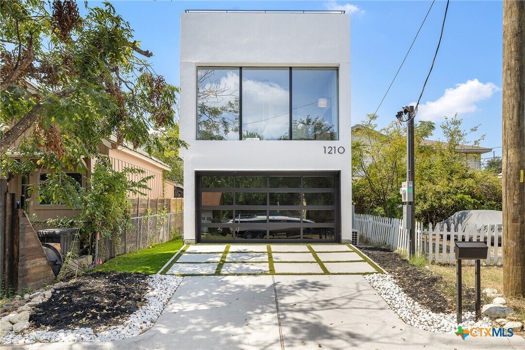 1210 Angelina St in Austin, TX - Building Photo