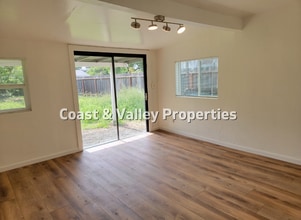 923 Prune St in Hollister, CA - Building Photo - Building Photo