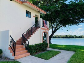 330 Palmwood Pl in Boca Raton, FL - Building Photo