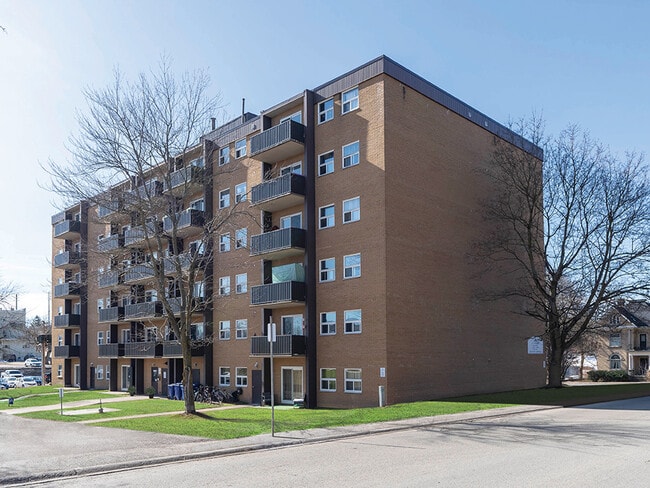 Hanover Tower Apartments in Hanover, ON - Building Photo - Building Photo