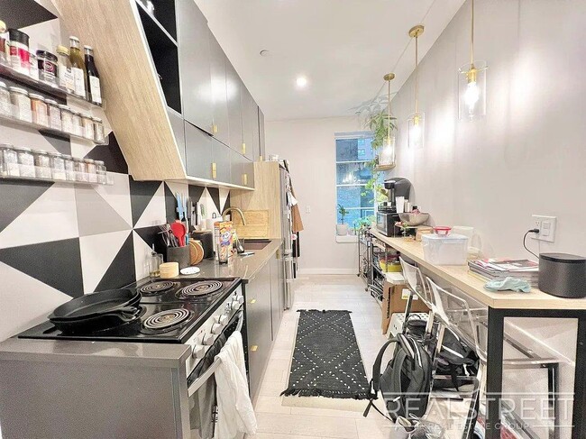 Kent Ave in Brooklyn, NY - Building Photo - Building Photo