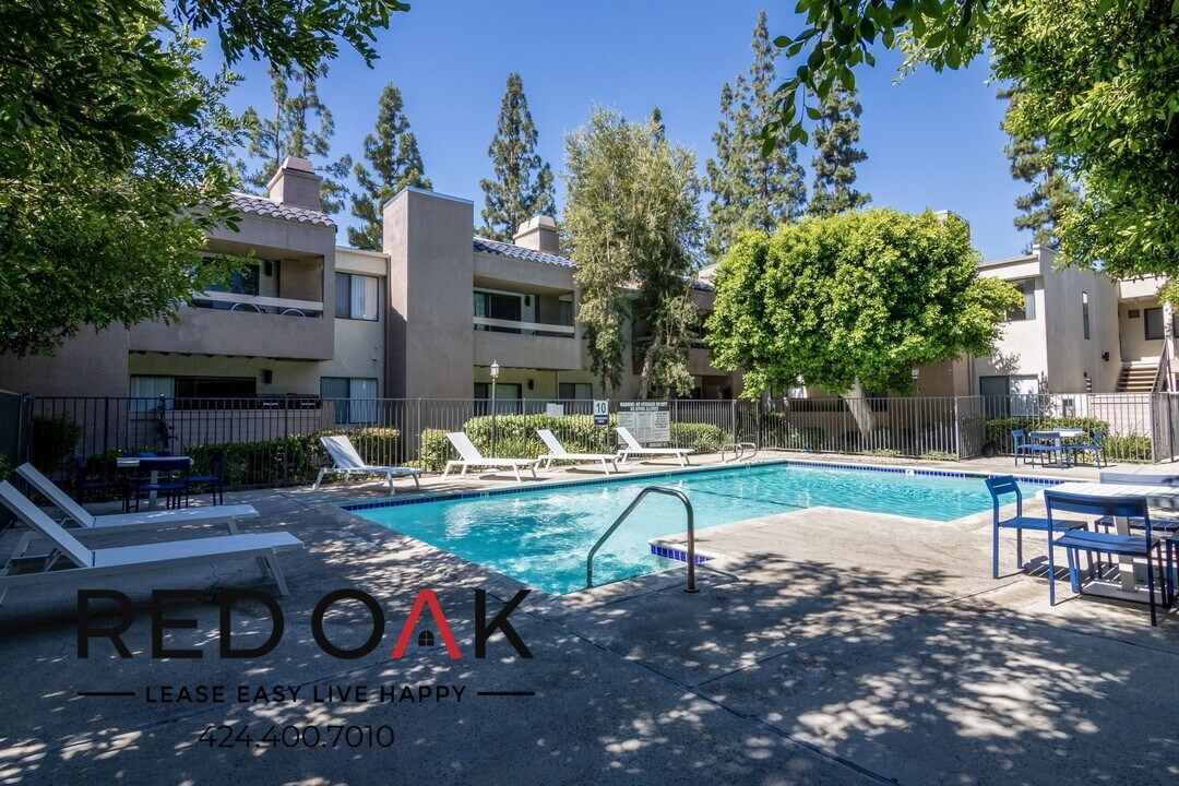 7810 Topanga Canyon Blvd in Los Angeles, CA - Building Photo
