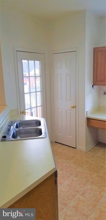 668 Gateway Dr SE in Leesburg, VA - Building Photo - Building Photo