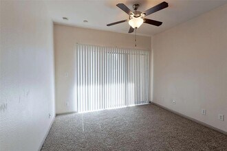 12800 Center Lake Dr in Austin, TX - Building Photo - Building Photo