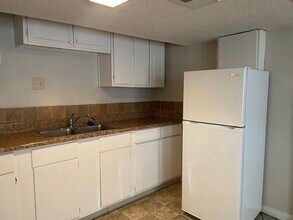 604 East St in Parkville, MO - Building Photo - Building Photo