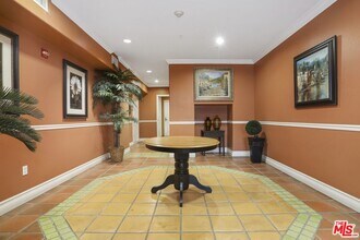 4711 Ambrose Ave in Los Angeles, CA - Building Photo - Building Photo