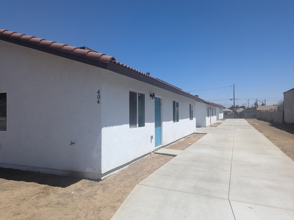 404 Covey Ave in Bakersfield, CA - Building Photo