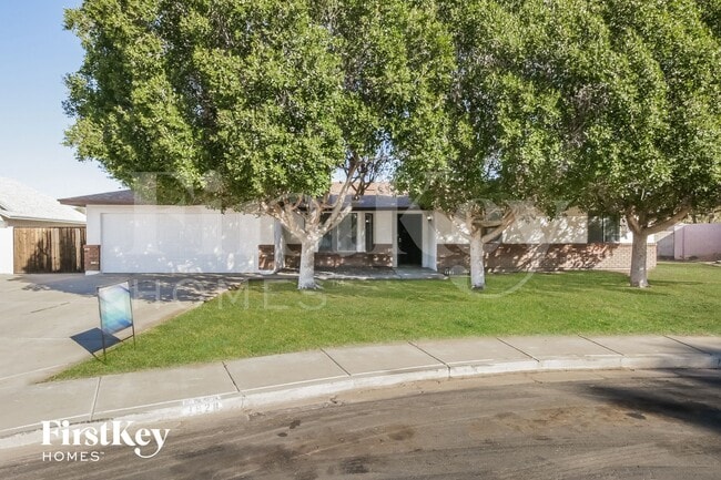 property at 3928 E Garnet Cir