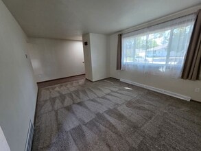 1263-1265 Meadow Ln in Neenah, WI - Building Photo - Building Photo