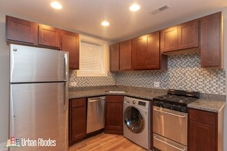 556 W Arlington Pl, Unit J06W in Chicago, IL - Building Photo - Building Photo