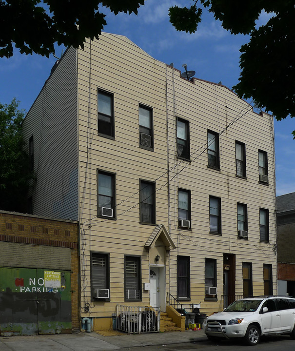 1611 Jefferson Ave in Ridgewood, NY - Building Photo