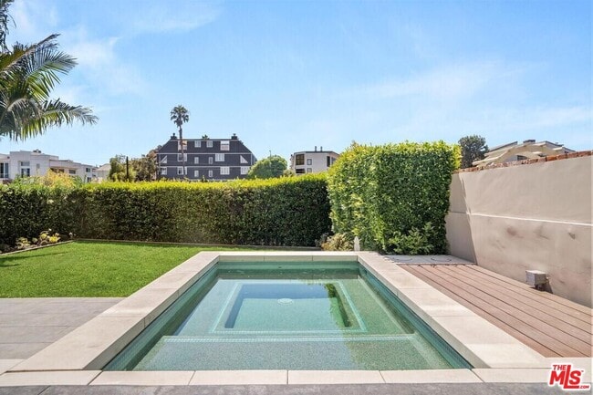 4811 Roma Ct in Los Angeles, CA - Building Photo - Building Photo
