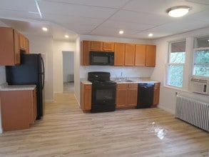 2421 Beechwood Blvd in Pittsburgh, PA - Foto de edificio - Building Photo