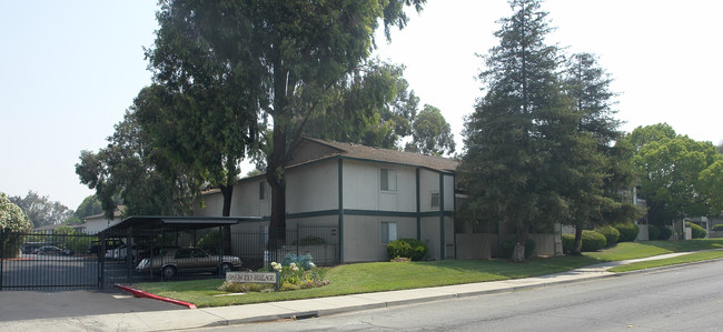 Oakwood Village in Antioch, CA - Building Photo - Building Photo