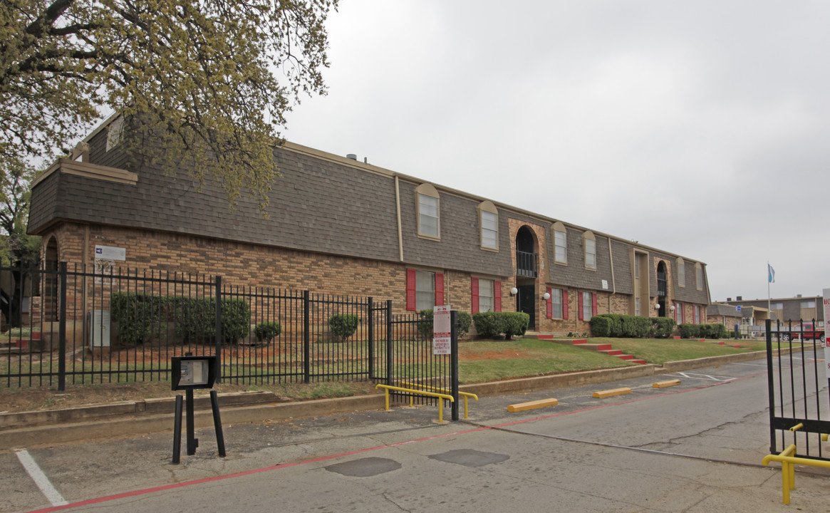 Sandy Oaks Apartments in Fort Worth, TX - Foto de edificio