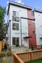 8839 Midvale Ave N in Seattle, WA - Building Photo