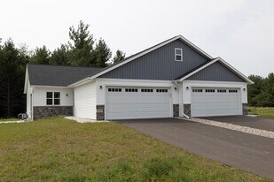 925 Green Pastures Trl in Plover, WI - Building Photo