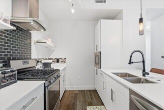 3131 N Central Ave, Unit 4001 in Phoenix, AZ - Foto de edificio - Building Photo