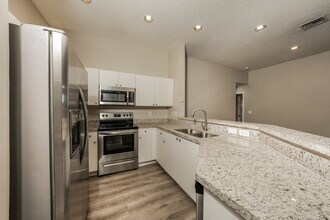 966 Bluewood Terrace in Weston, FL - Building Photo - Building Photo